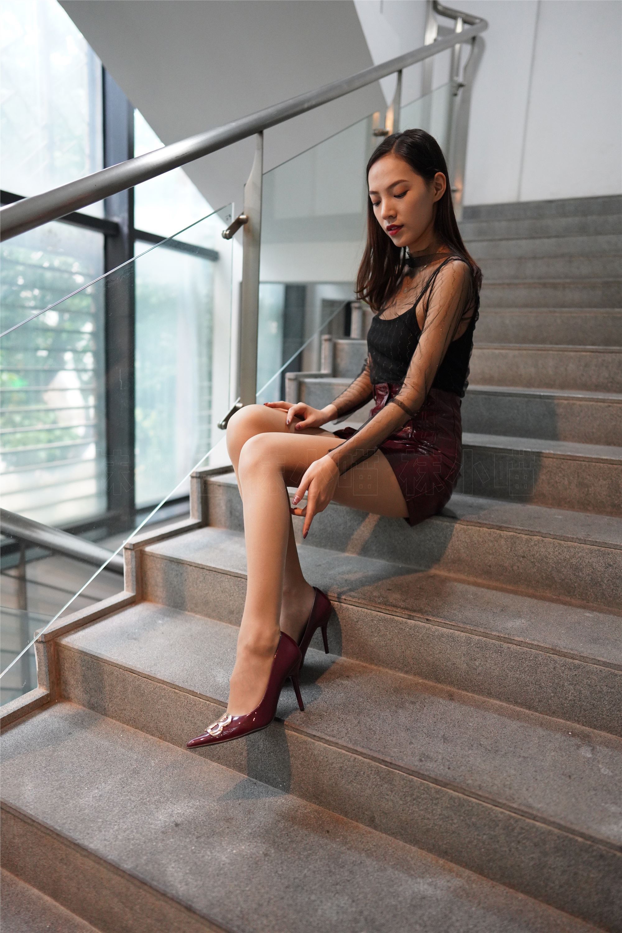 壹吻映画  2021.03.03 YW013《素素·酒红皮裙》